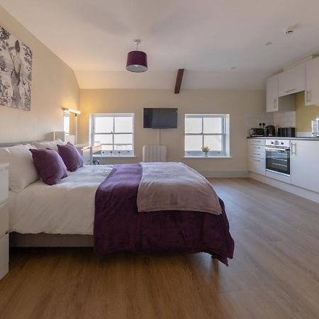 Isabella House - Hereford City Centre Aparthotel, By Rentmyhouse エクステリア 写真