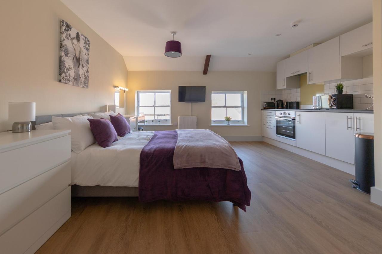 Isabella House - Hereford City Centre Aparthotel, By Rentmyhouse エクステリア 写真